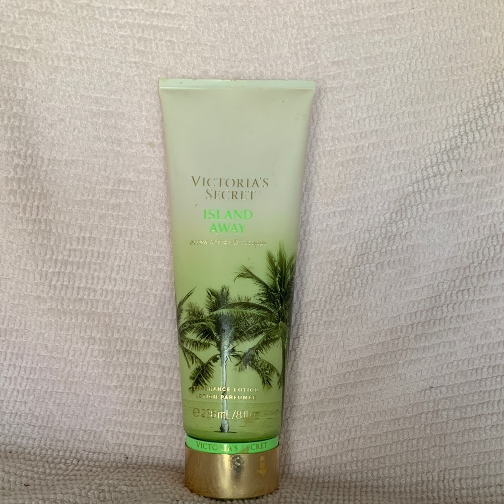 Victoria's Secret Island Away Body Lotion - Pale Green & Gold